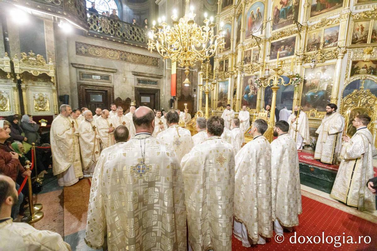 Liturghie arhierească la Catedrala Mitropolitană din Iași  în cinstea Sfinților Trei Ierarhi / Foto: pr. Silviu Cluci